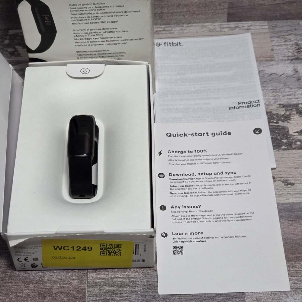 Fitbit Luxe-Fitness and Wellness-Tracker with Stress Management (Sleep Tracking)
